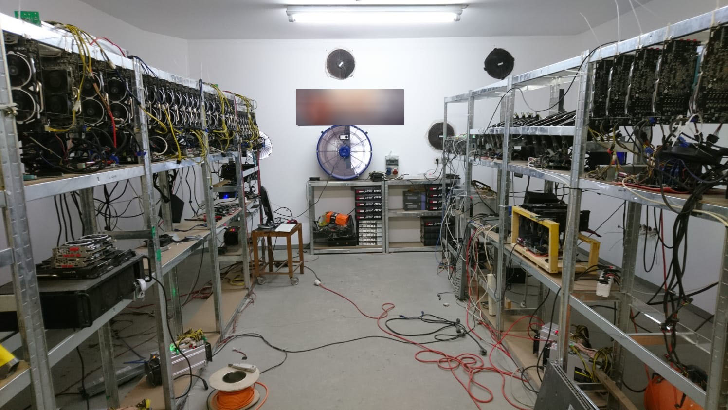 Sachsen: Polizei stoppt jahrelangen Elektrizitätsraub für Bitcoin (BTC)-Mining